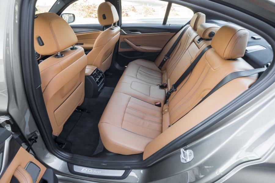 Интерьер BMW 530e iPerformance (G30) 2017 года  (NA) (фото 8 из 13)